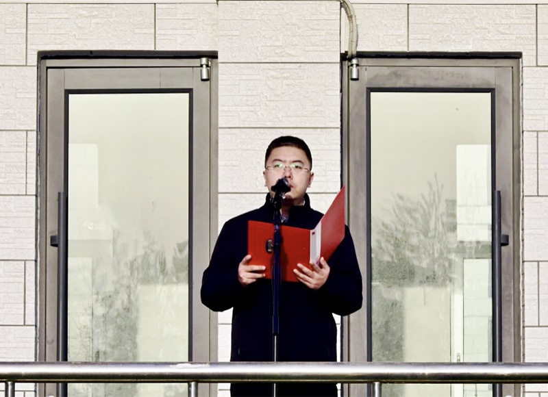 升旗仪式.jpg 升旗仪式.jpg