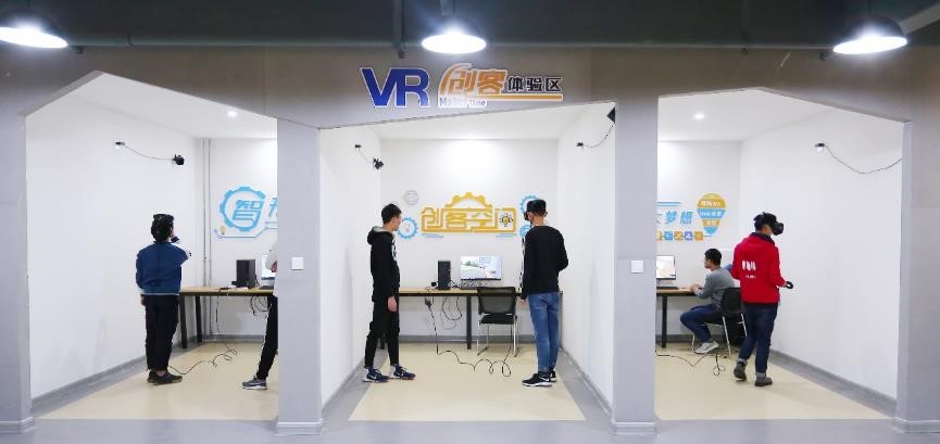 VR创客体验区.jpg